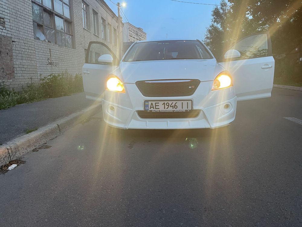 KIA SEED хечбек.