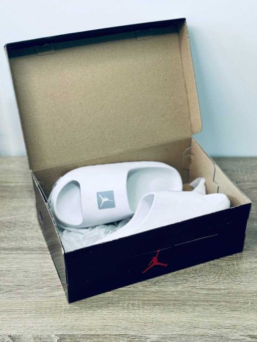 Шльопанці білі Jordan чоловічі білі Тапочки Джордан белые шлепанцы