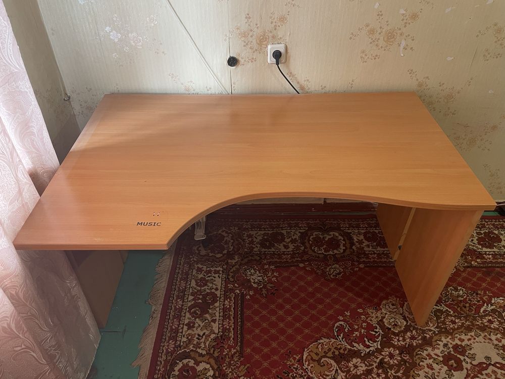 Стол рабочий, компьютерный, офисный.