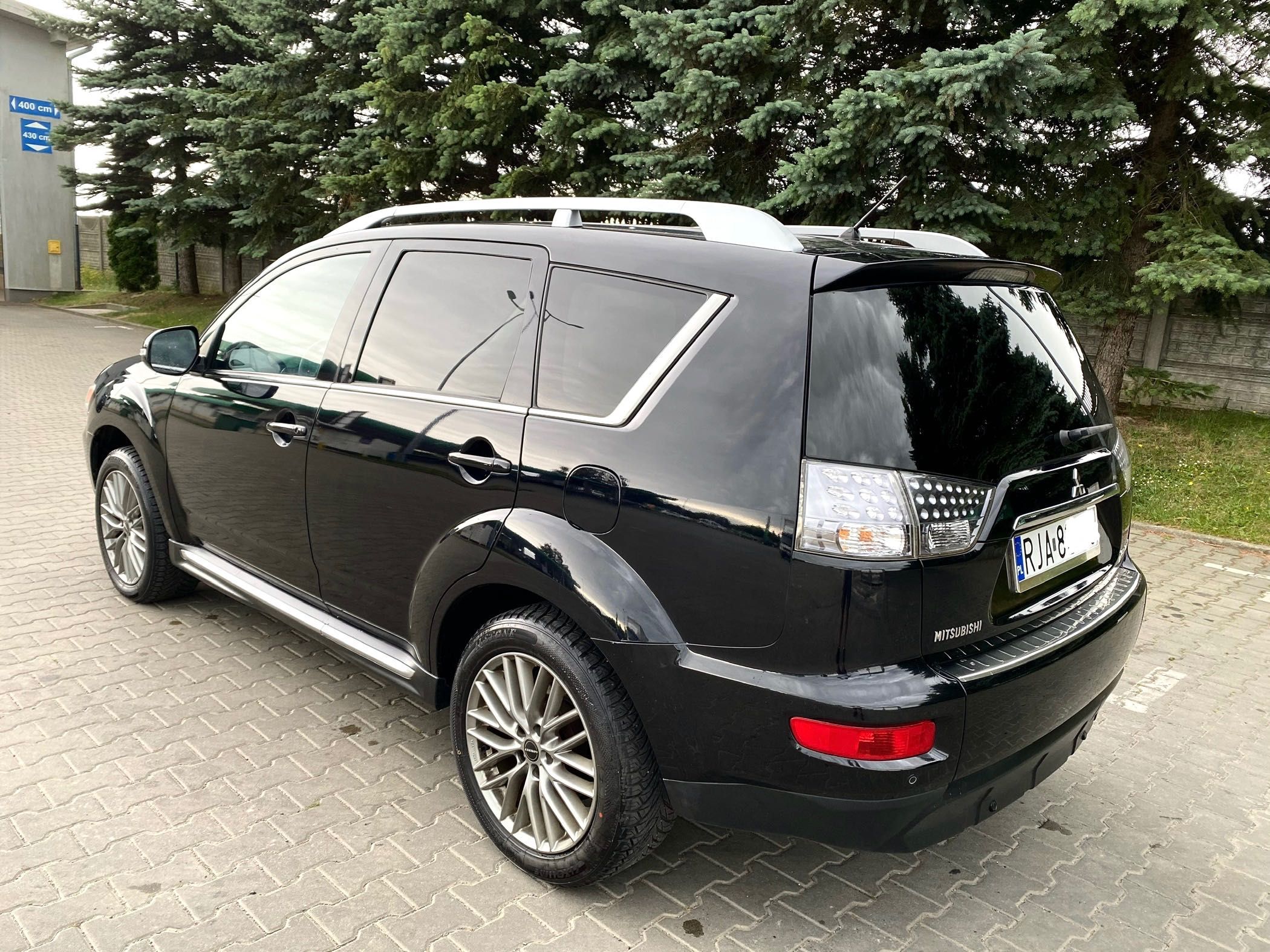 Mitsubishi Outlander 4x4•AUTOMAT•7osob•nowe opony•Niemcy•zarejestrowan