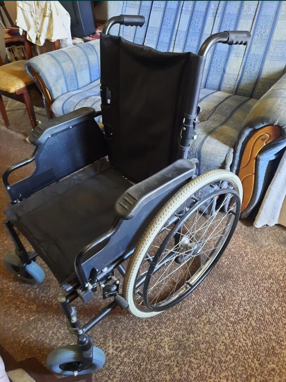 Продам інвалідний візок відмінний стан навантаження 100кг