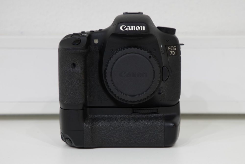 Canon EOS 7D + Grip original e Baterias extras