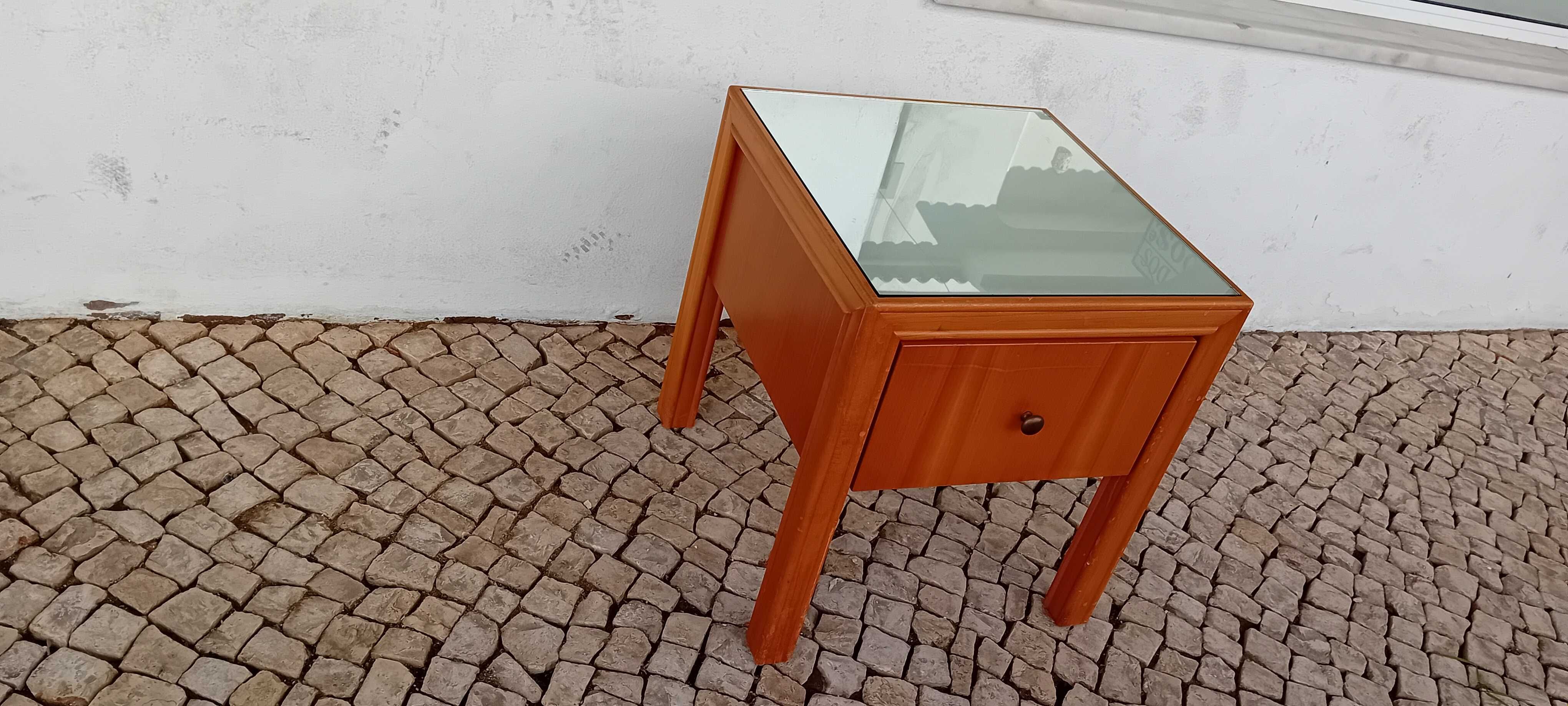 Baixa de preço! Mesas de cabeceira quadradas!