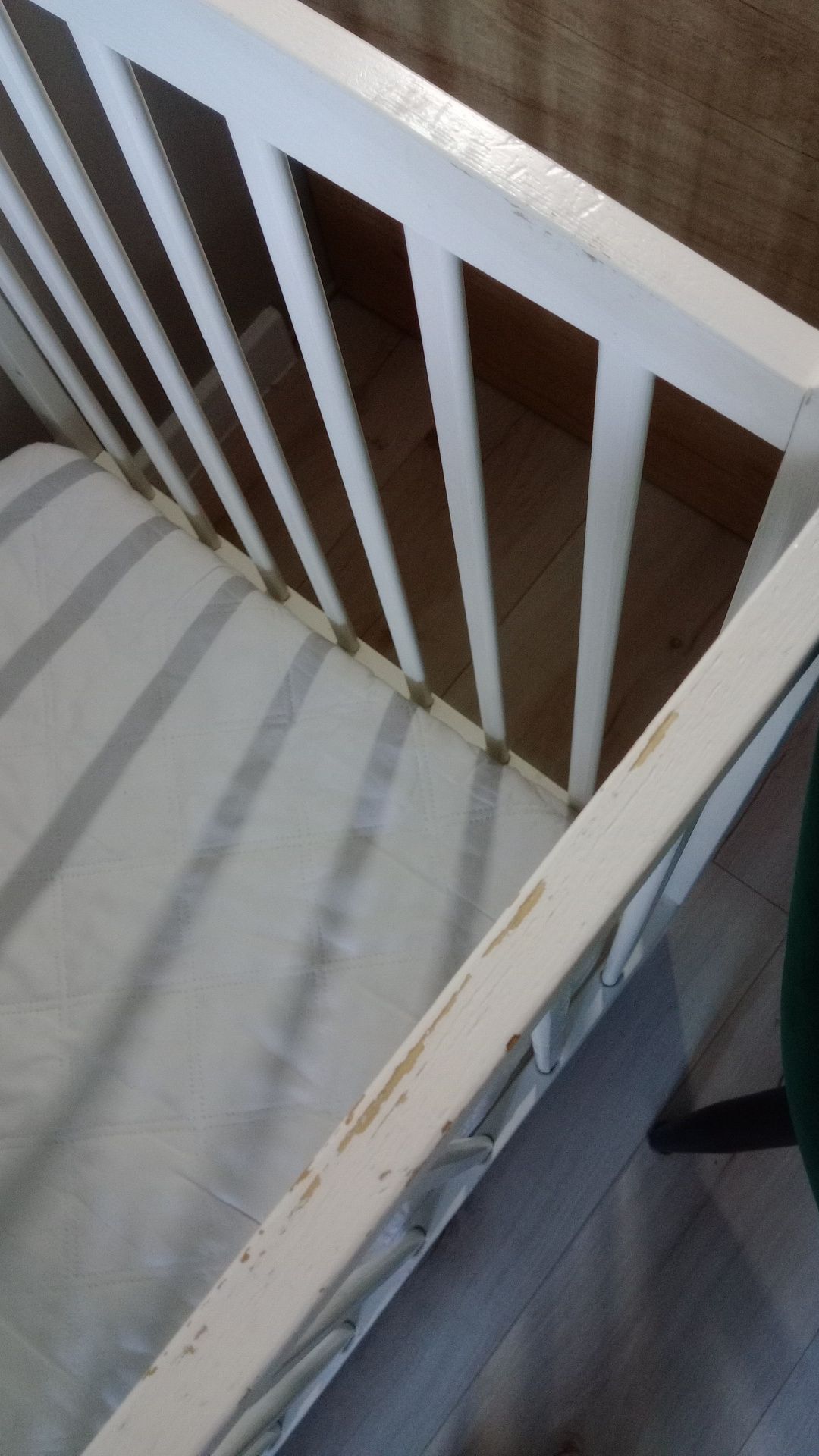 Łóżeczko drewniane dziecięce szufladą i materacem