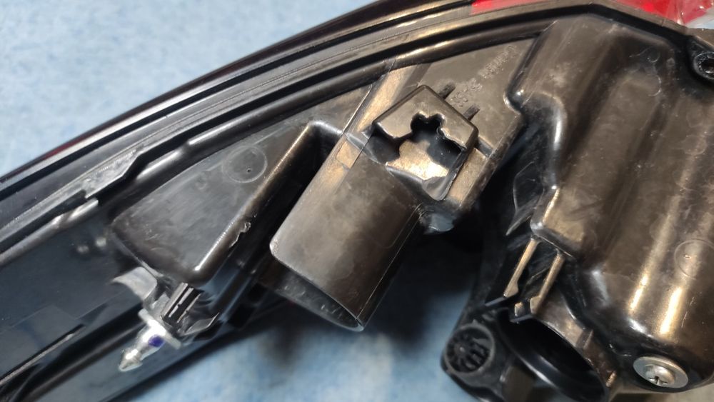 Lampa tylna lewa Toyota Corolla E21 18-23