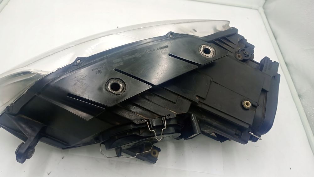 Lampa Prawa bi-xenon skrętny Passat B6 Europa