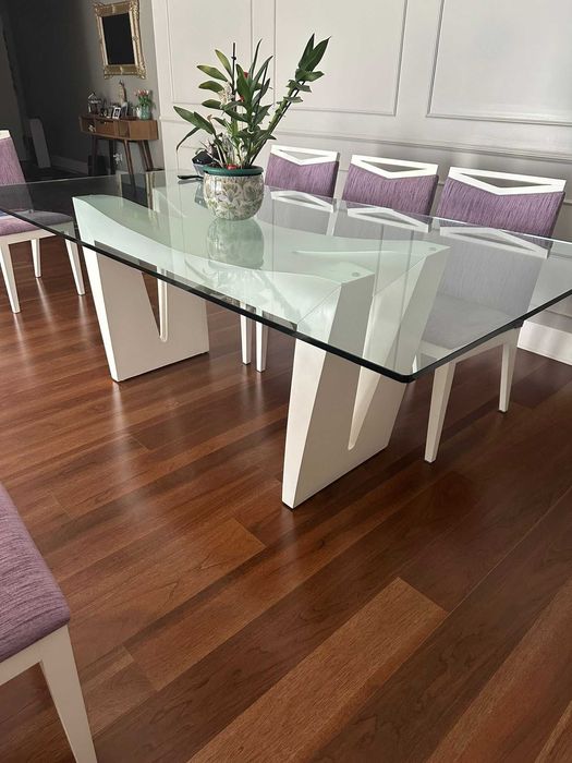 Vendo conjunto de jantar composto por 8 x cadeiras e uma base central.