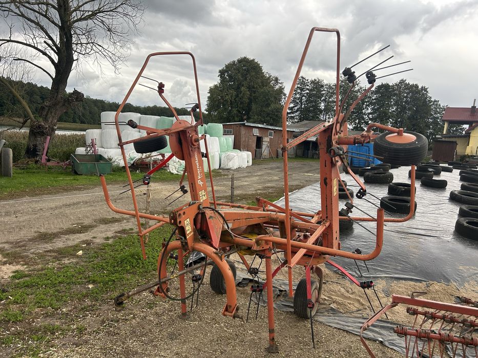 Kverneland TA744 przetrząsacz