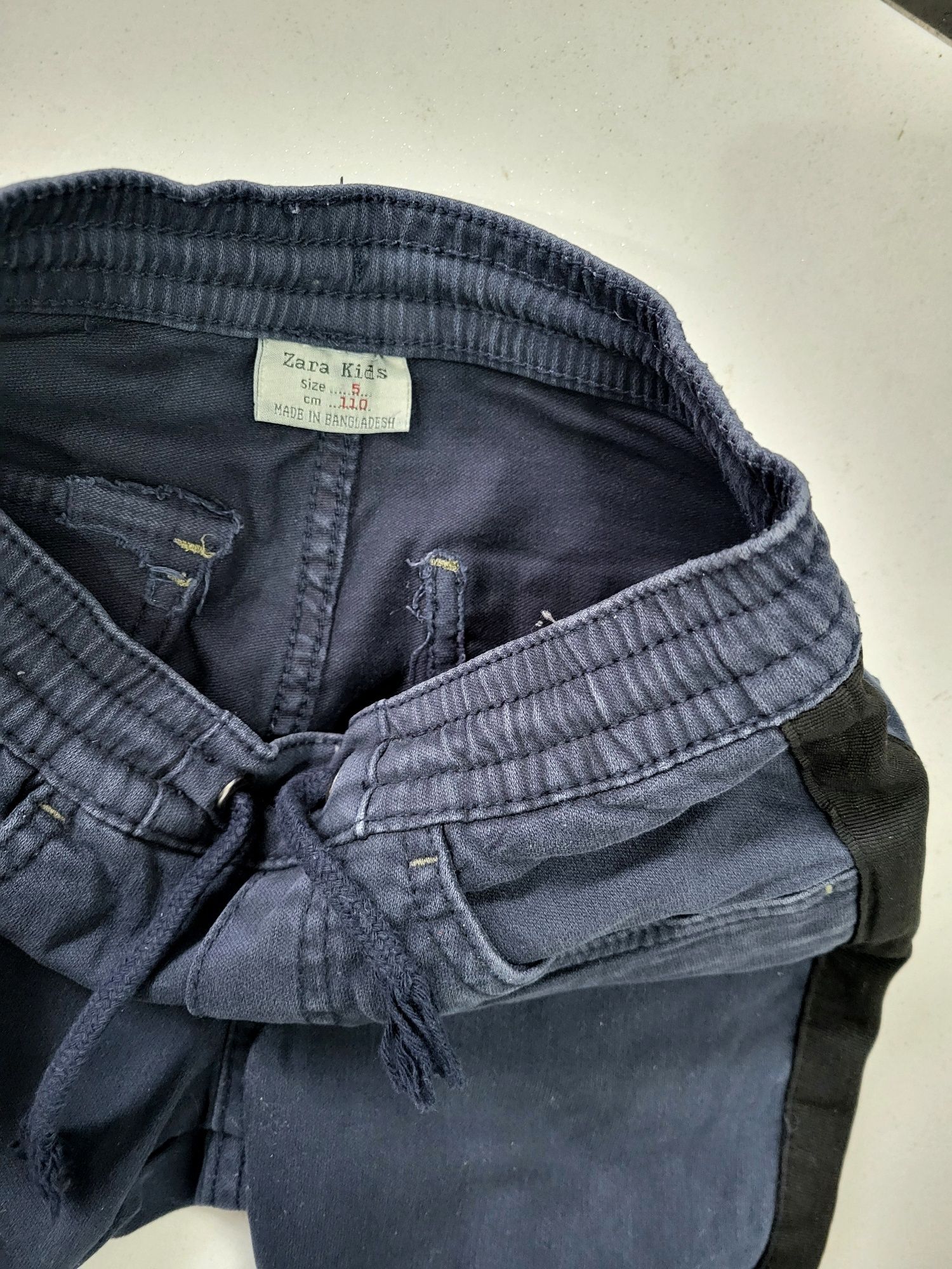 Spodnie jeansy granatowe z lampasem joggery eleganckie Zara r 110