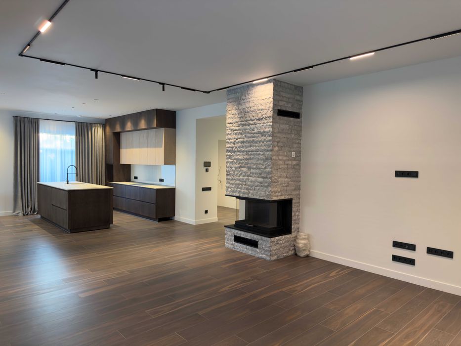 Будинок з унікальним ремонтом в котеджному містечку Белгравія