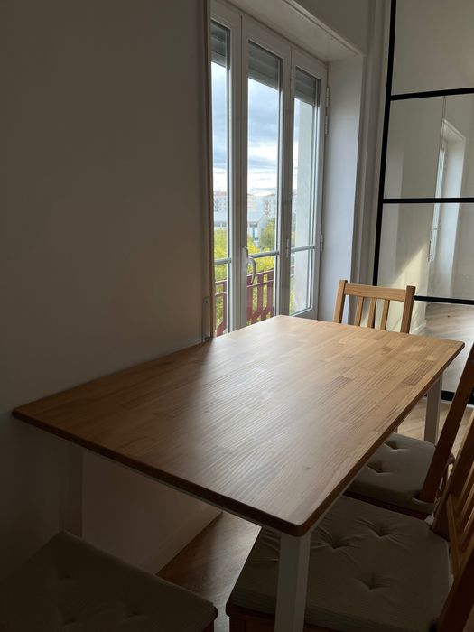 Mesa + 4 Cadeiras IKEA PINNTORP – como novas