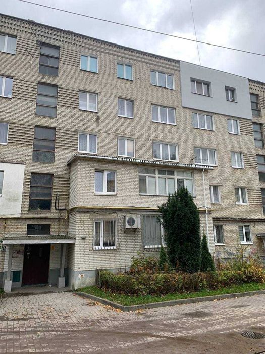 Чотирикімнатна квартира у цегляному будинку по вул. Гашека