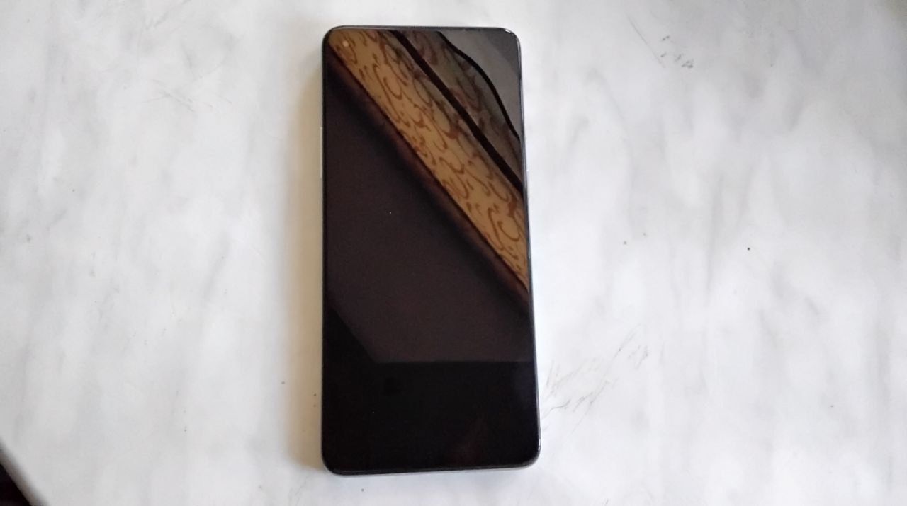 Продам или обменяю oneplus 9r 5g 12+12 256 gb