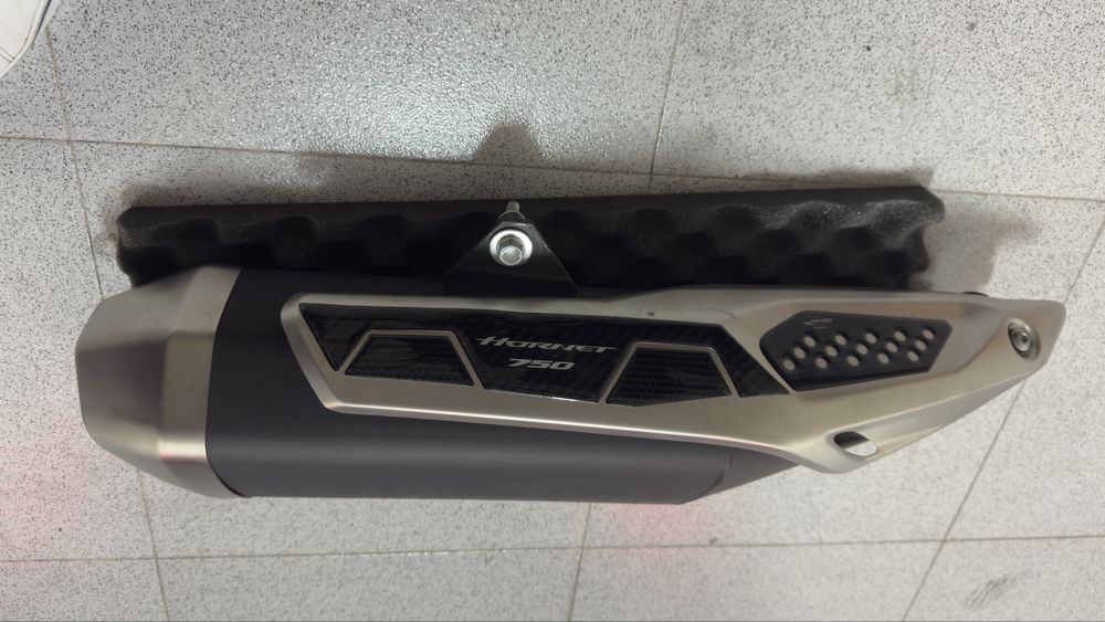 Ponteira de Escape Original Honda Hornet 750  – Como Nova!