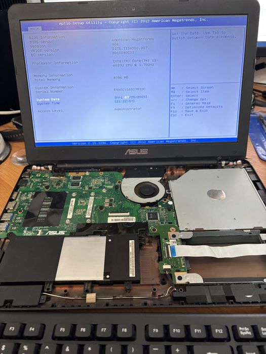 Asus R556L - uruchamiajacy sie