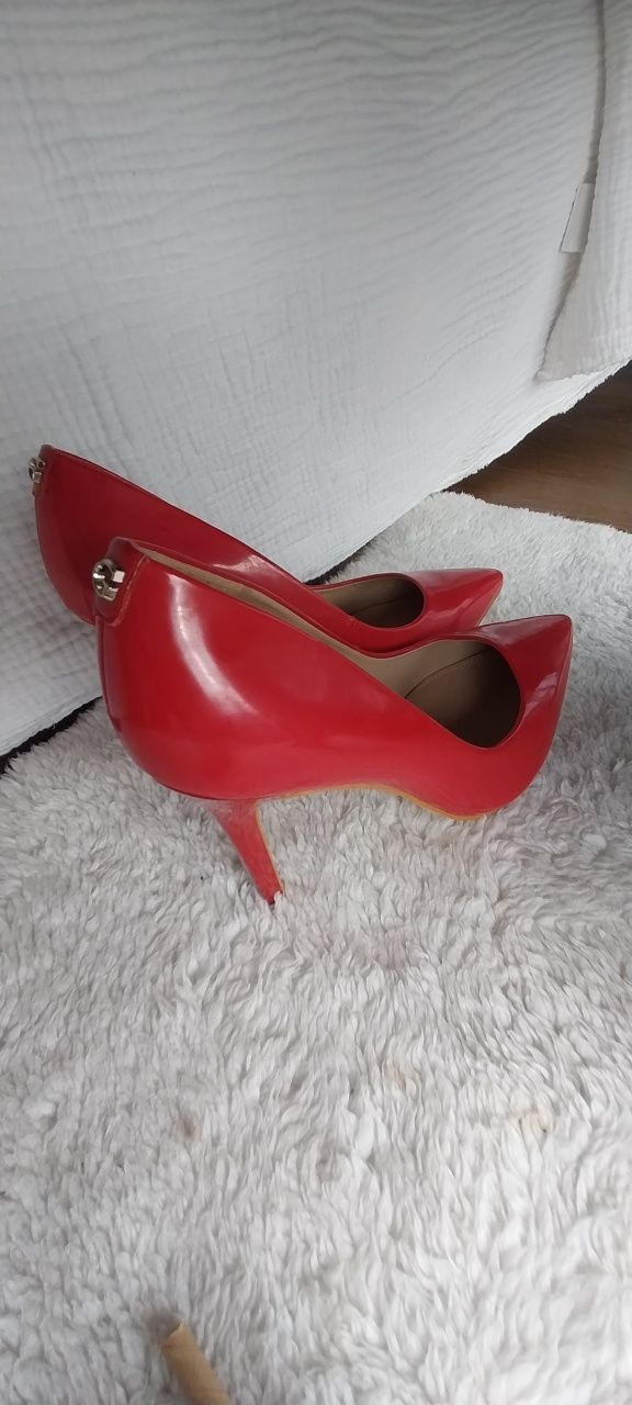 Sapatos salto alto da Guess