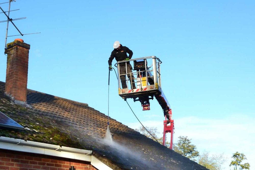 Czyszczenie ścian mycie okien elewacji dachów prace na wysokości