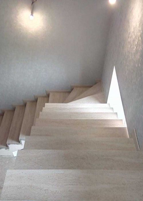 Schody z TRAWERTYNU, stopnice schodowe płytki gresowe na schody 120x30