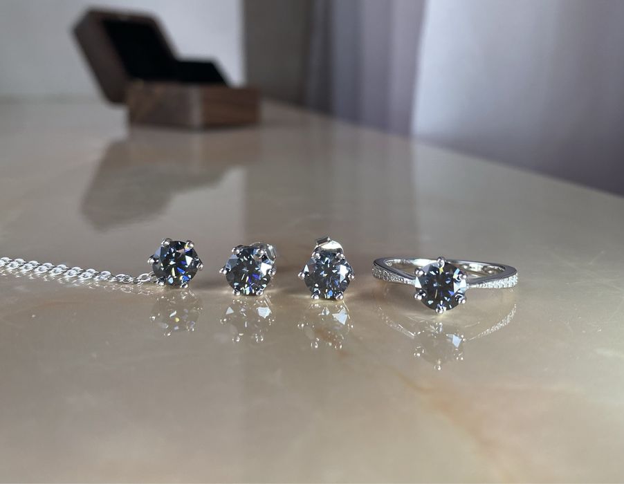 Муасаніт конкурент діамантів сірий сережки кулон колечко муассанит