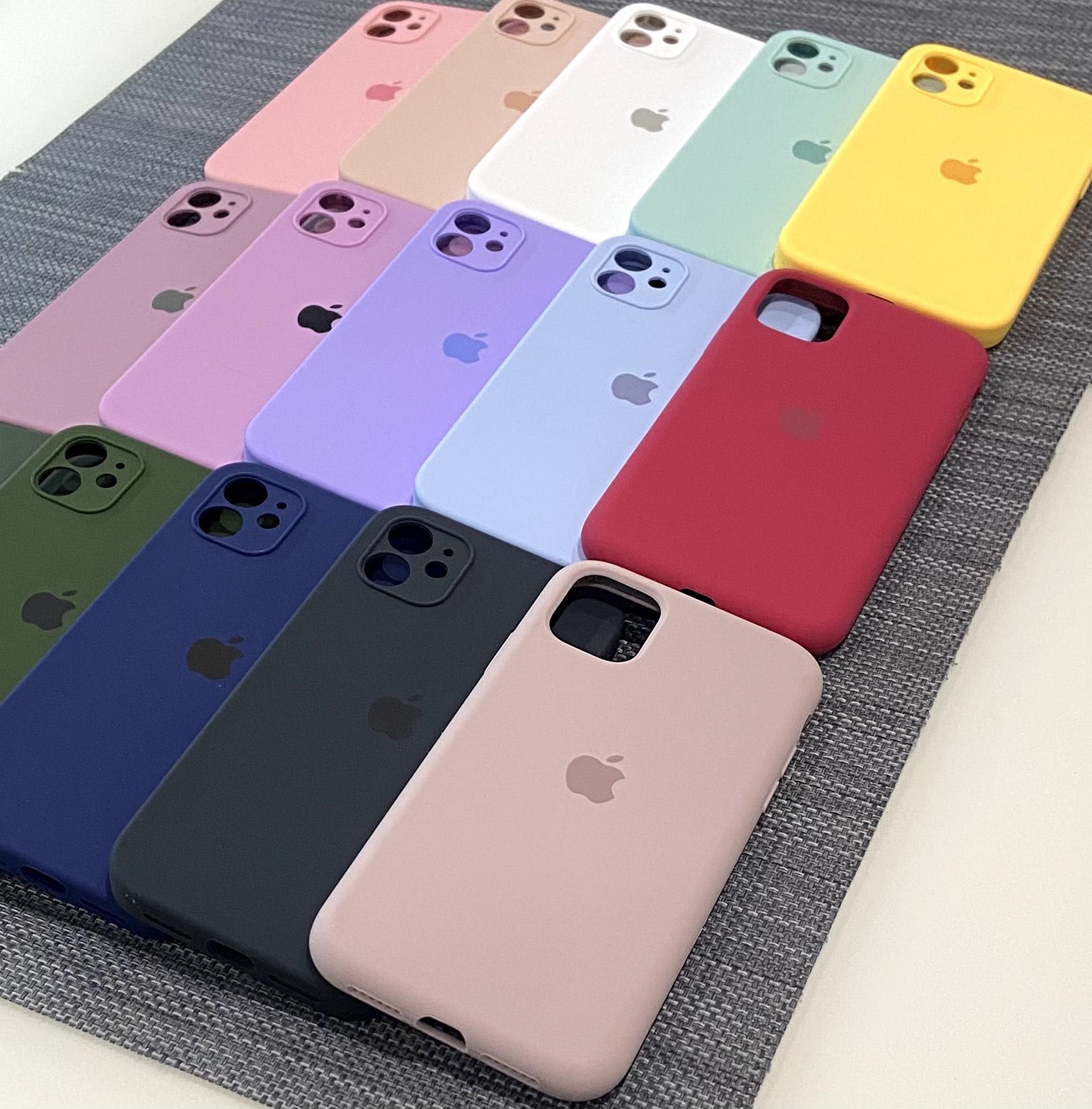 Чехол на iPhone 11 и др модели айфон Soft-Touch силиконовый квадратний