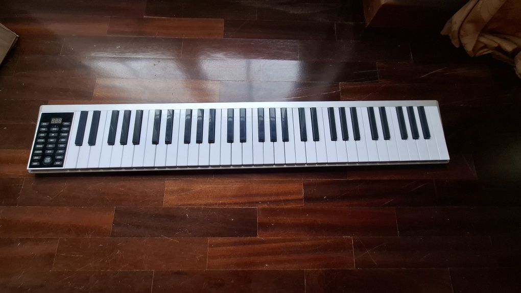 Teclado piano Nikomaku Swan 61 teclas digital