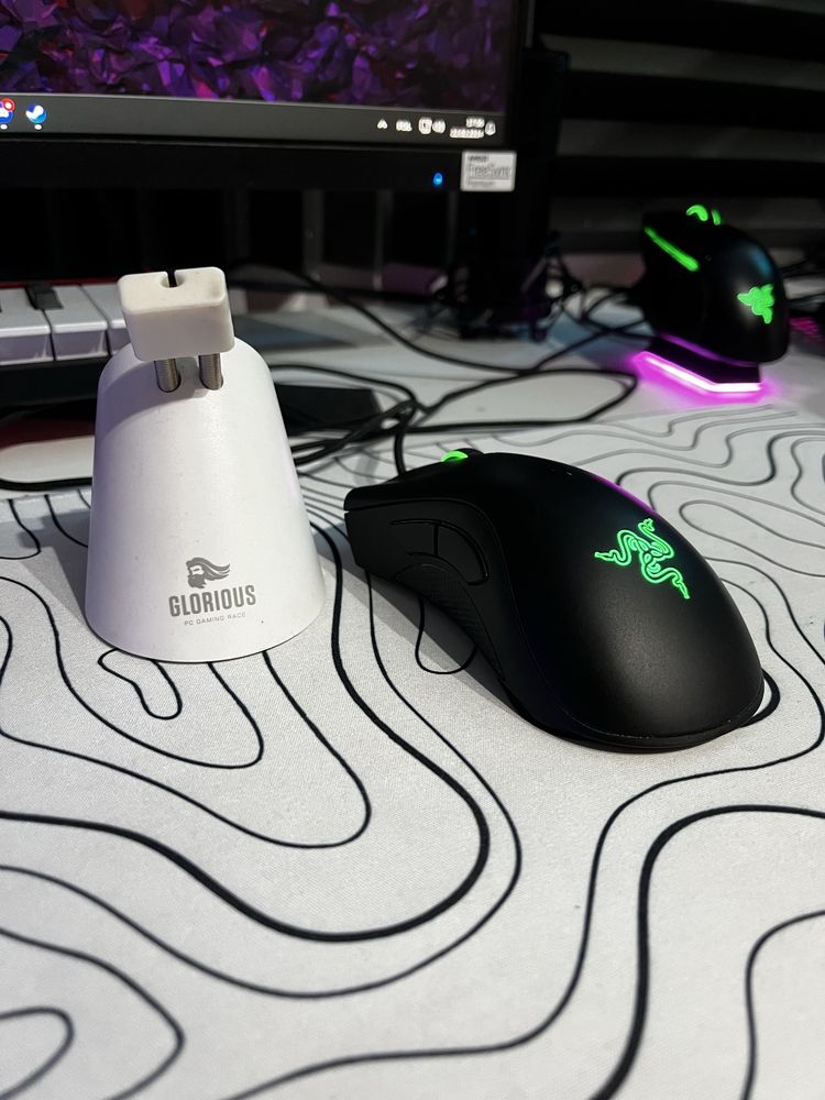 Razer Deathadder essentials + mouse bunge Glorious