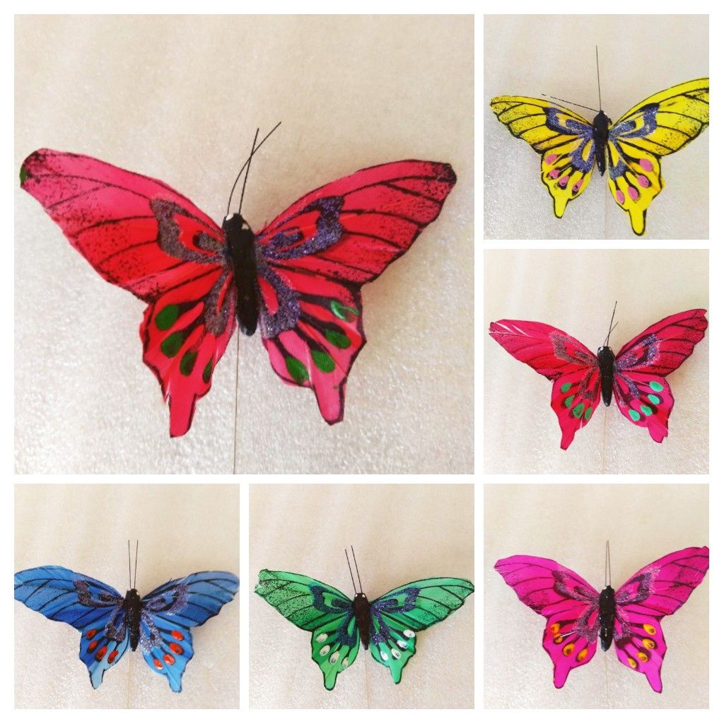 Бабочки разноцветные на проволоке.