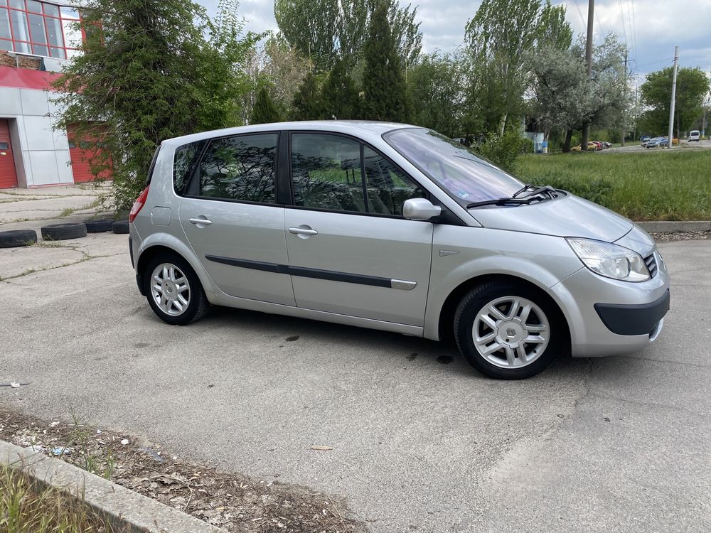 Renault Scenic 2 2.0 Бензин Автомат Обслужен