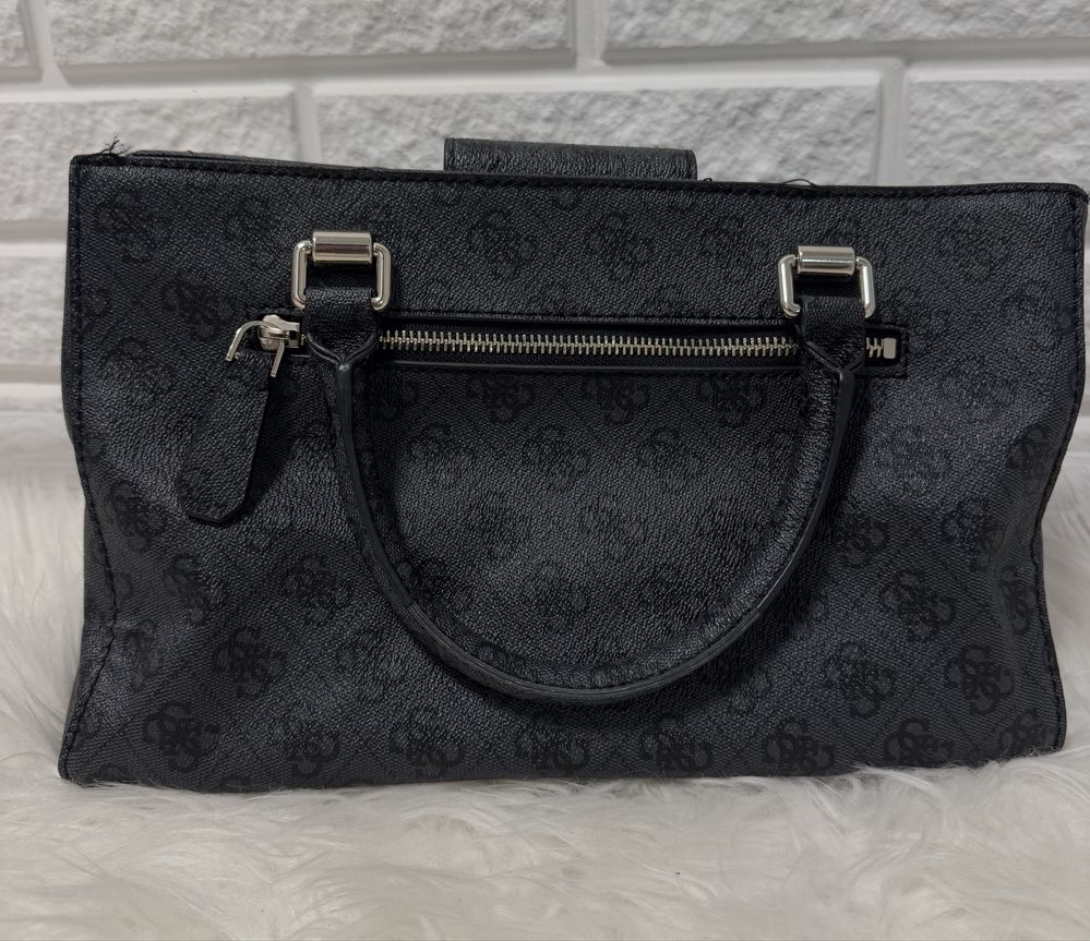 Жіноча сумка Guess монограмна