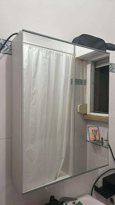 Armário com espelho para casa de banho