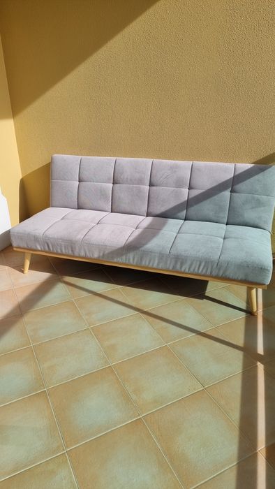 Cama King-size e dois sofás cama