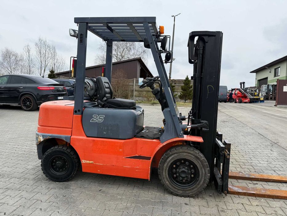 wózek widłowy HALLA FG25 Triplex 4.30m przesuw 2500kg 1999' rok NISSAN