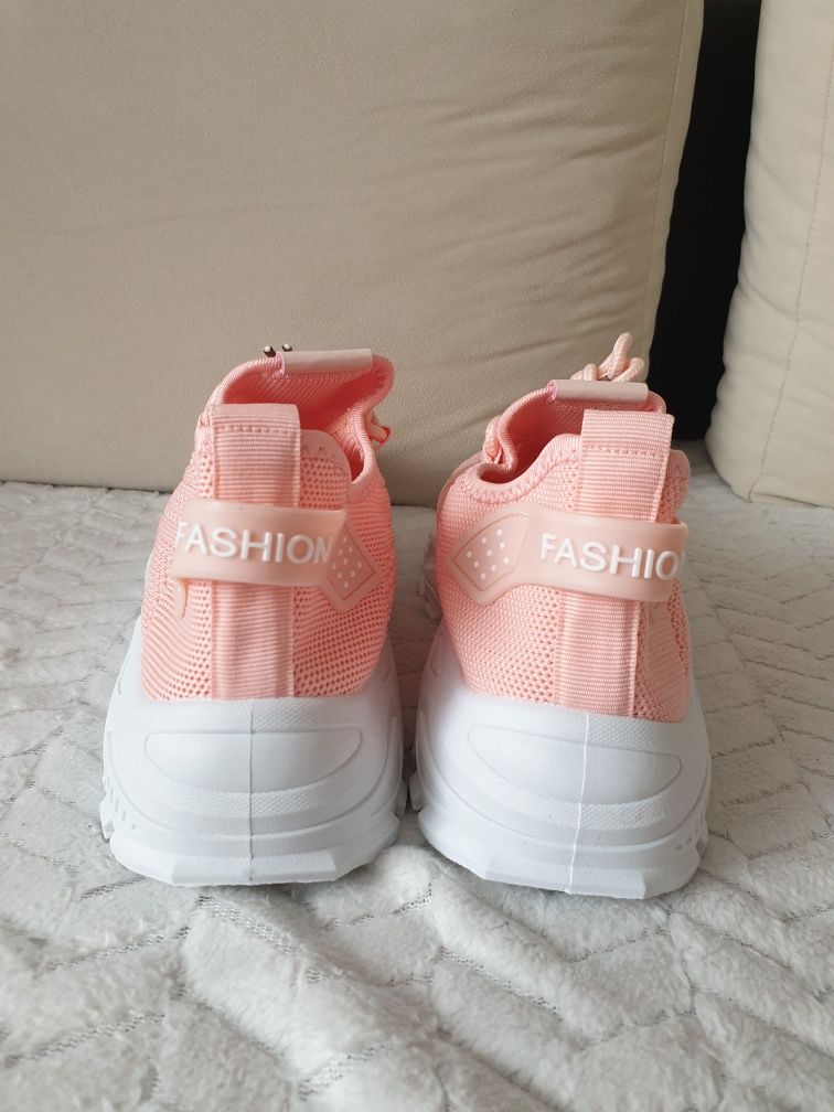 Buty sportowe damskie 39 NOWE