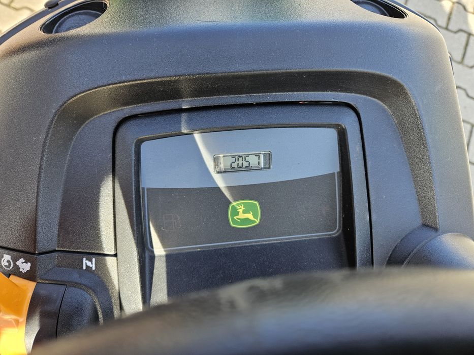 Kosiarka traktorek.  Pług do śniegu John Deere.