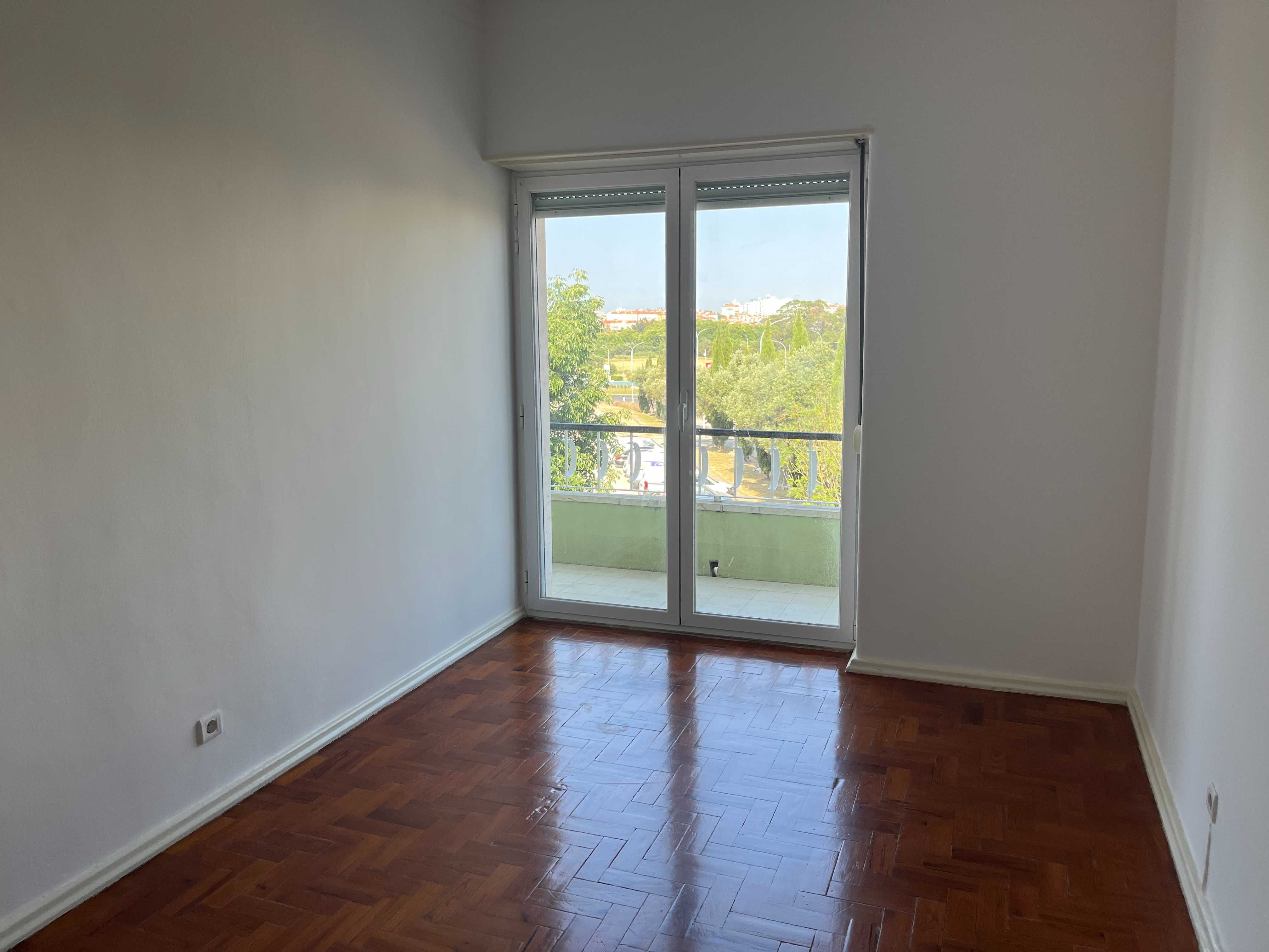 T2 remodelado junto ao Metro Amadora-Este
