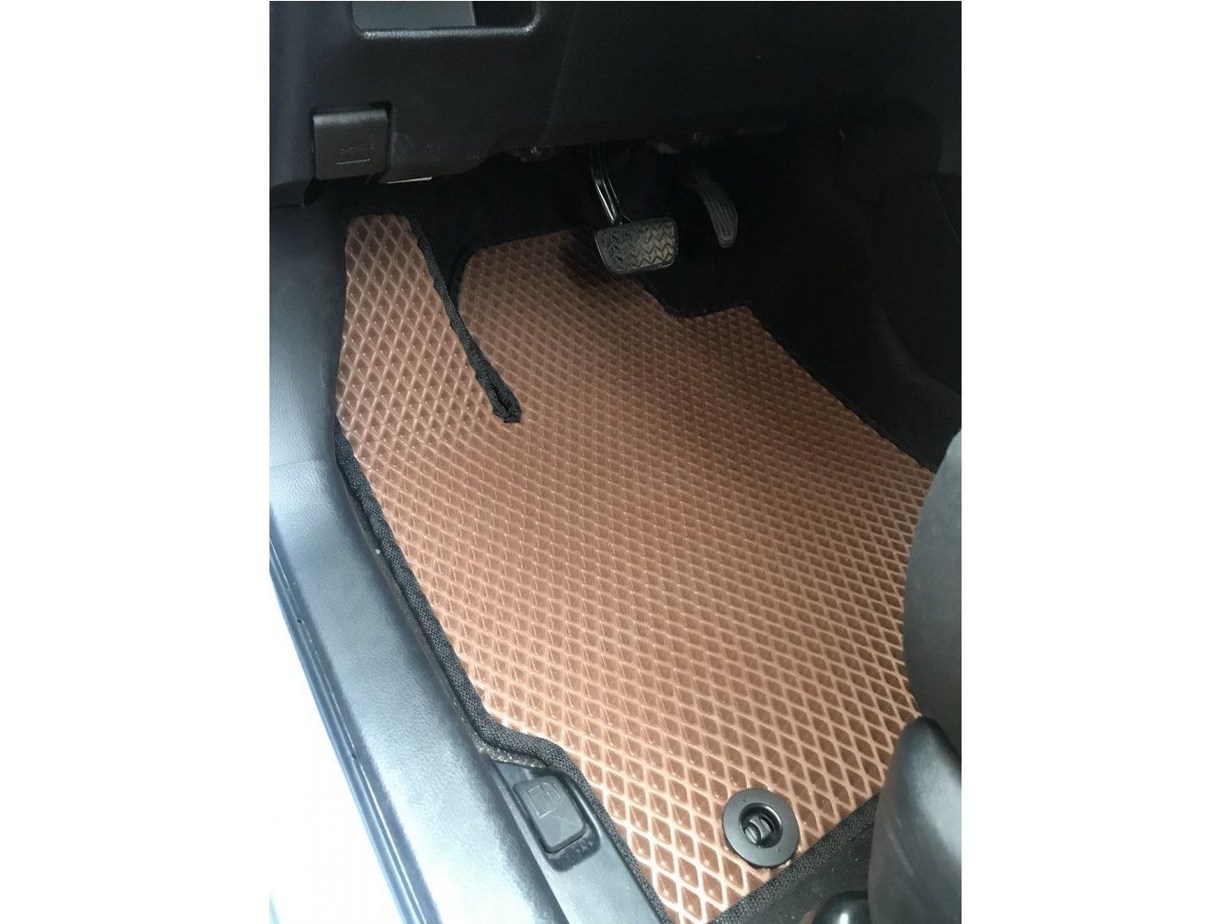 Toyota Yaris 2010-2020 Коврики EVA (кирпичные)