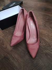 Туфлі човники замшеві рожеві, та лакові чорно - рожеві