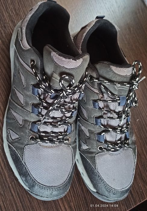 Продам кроссовки 40 размера мужские.