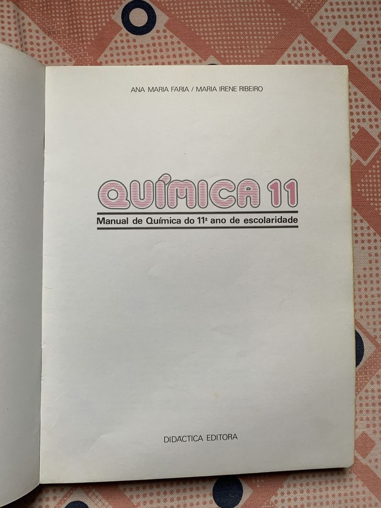 “Química 11” de Ana Maria Faria e Maria Irene Ribeiro