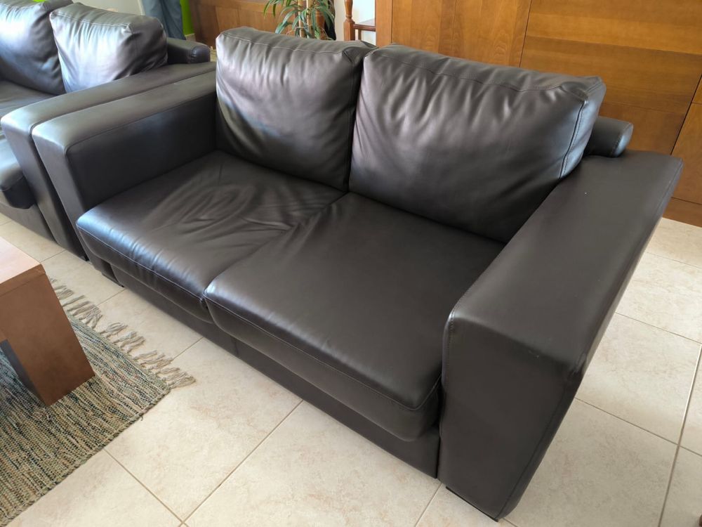 Dois sofas castanho chocolate