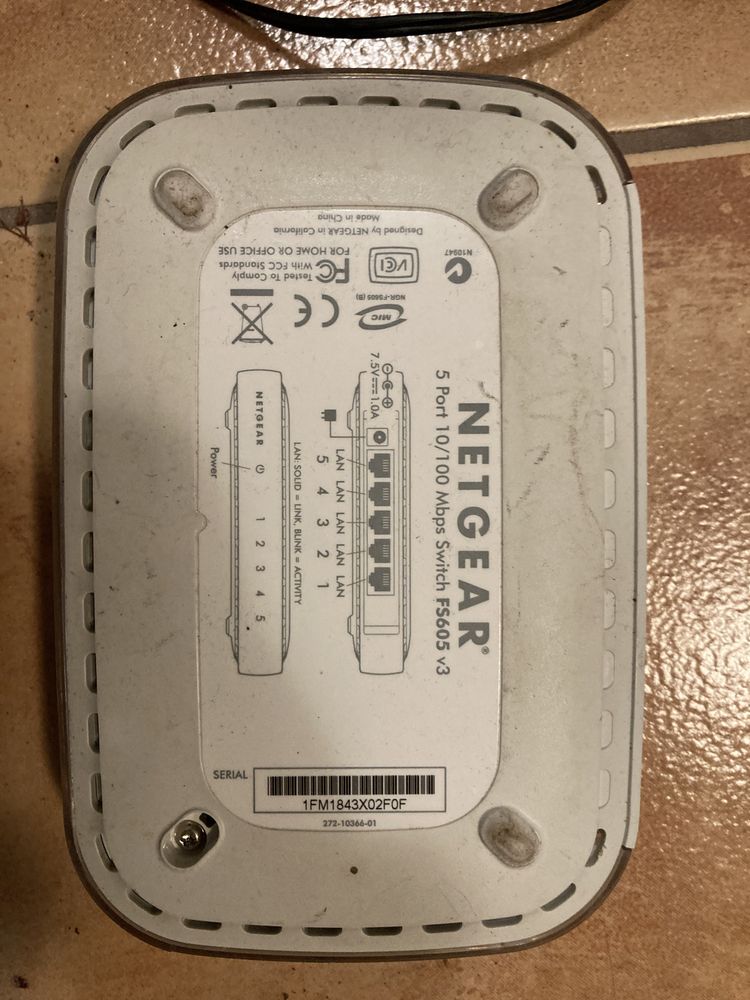 NETGEAR 5 port 10/100 Mbps switch