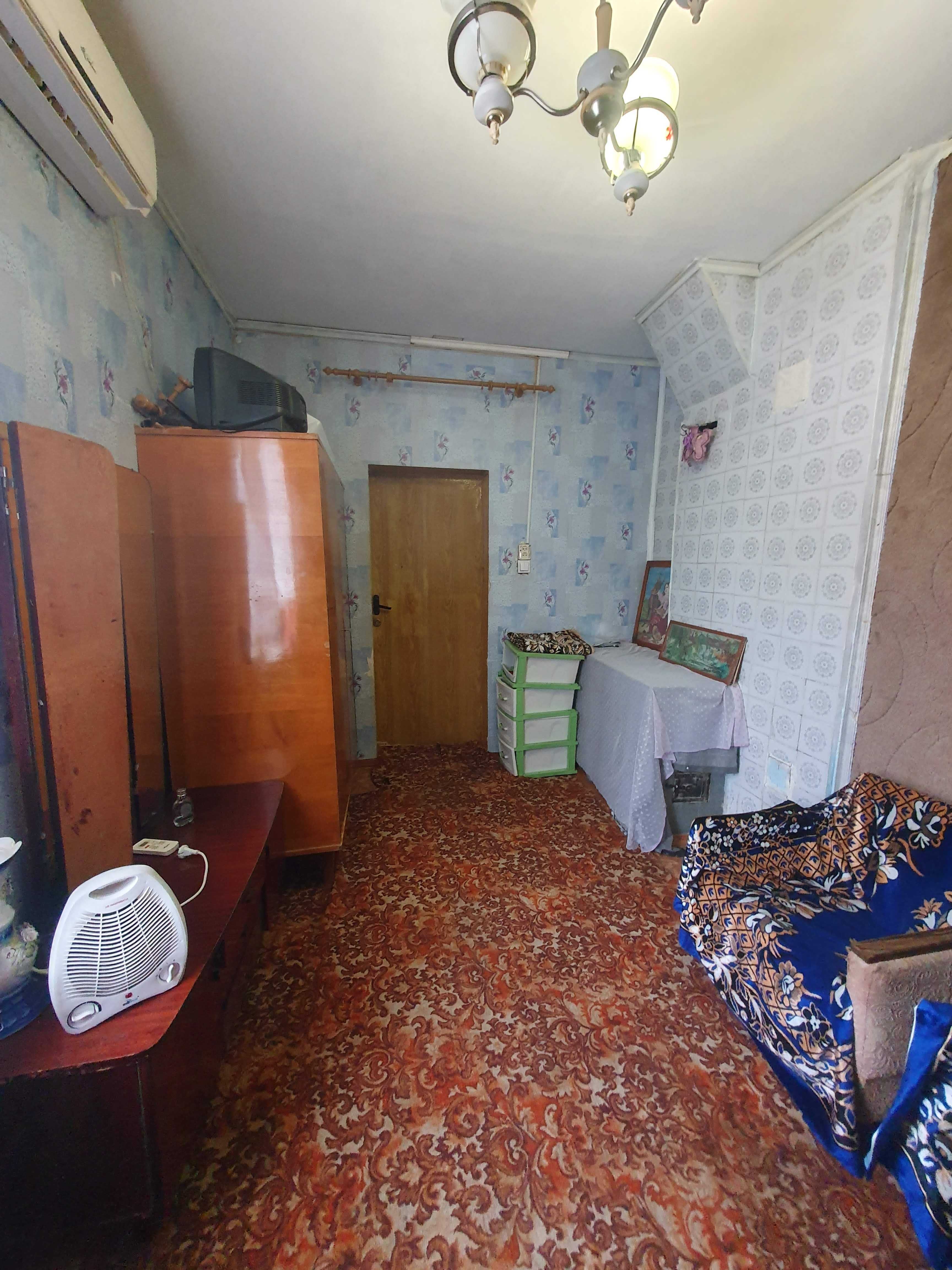 Продам 1/3 будинку,свій двір,всі зручності, вул.Лиса 57.метро Хол гора