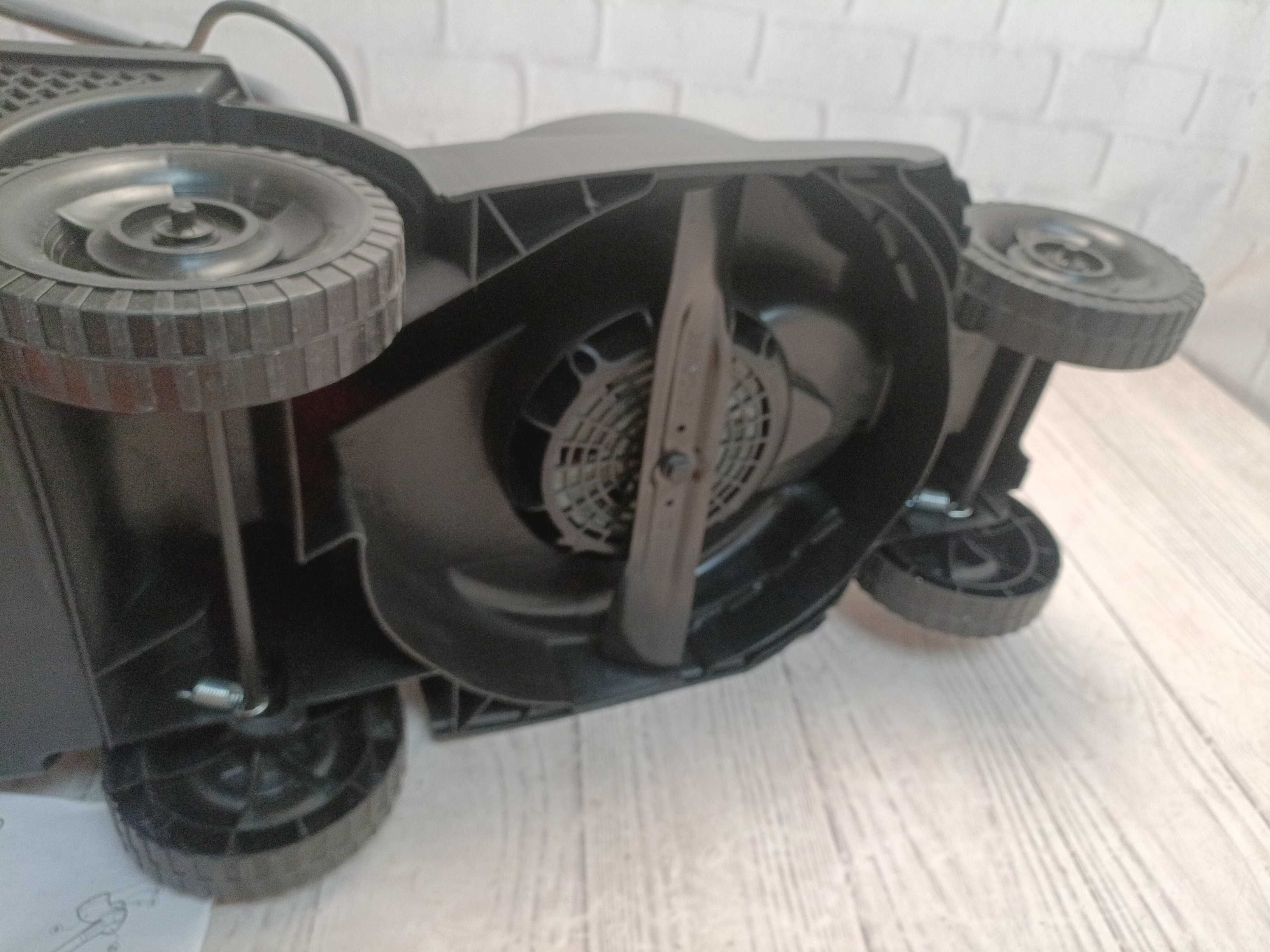 BLACK+DECKER BEMW351GL2-QS газонокосарка 1000Вт, 32см + тример 250Вт.