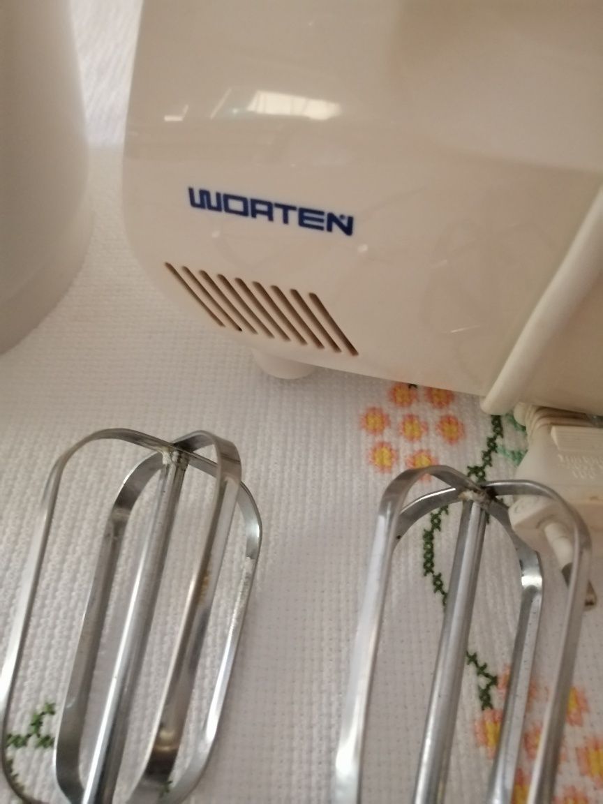 Batedeira worten, está em ótimo estado.