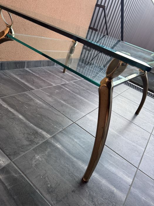 Стікляний журнальний столик