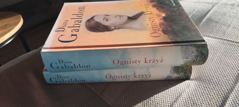 Diana Gabaldon Ognisty Krzyż tom I i II stan idealny jak na zdjęciach.