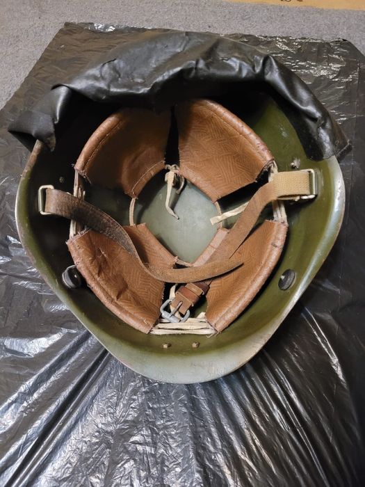 Каска шлем пожарного.