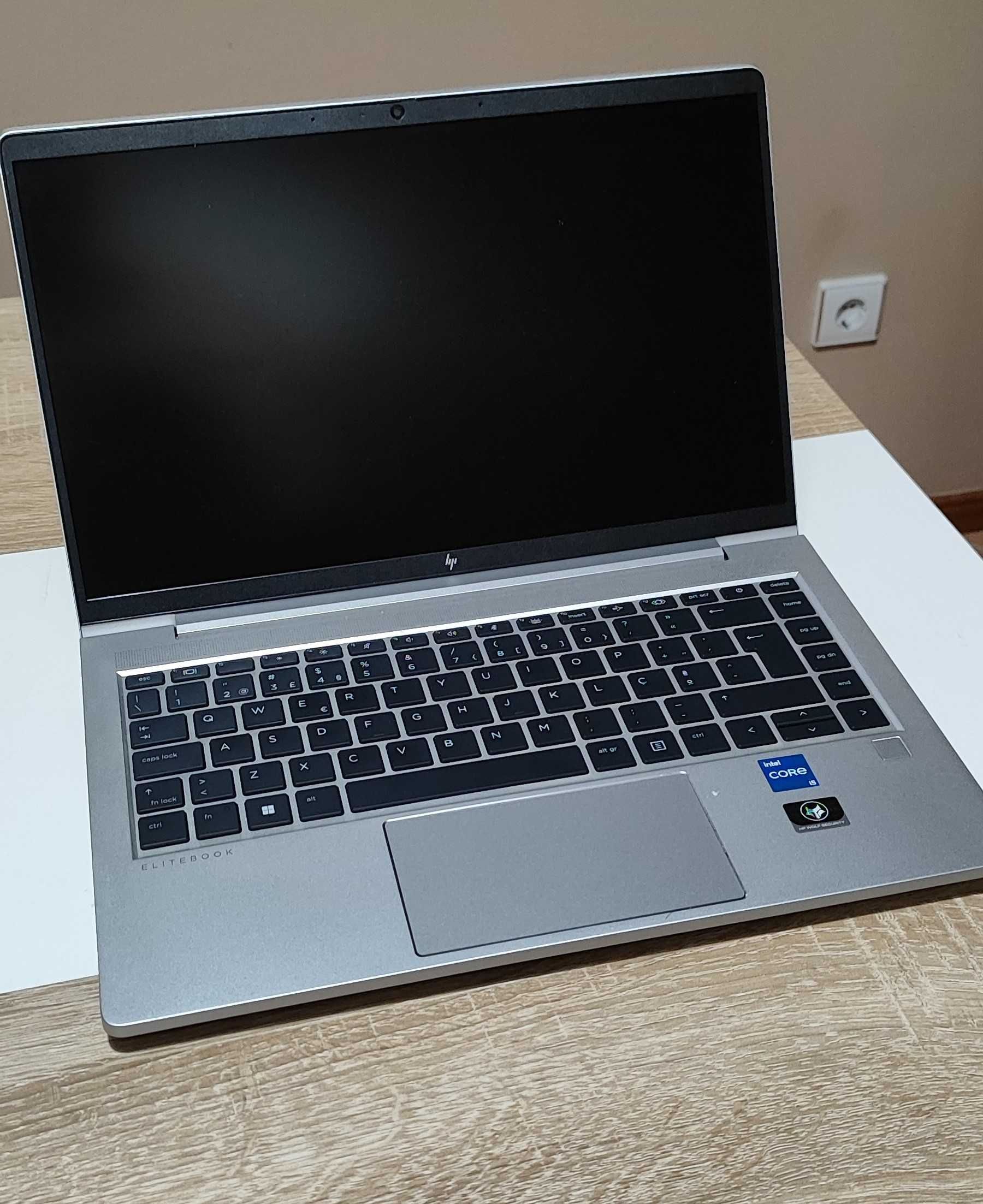 HP Elitebook 640 g9 – Intel i5 1235u – 16 Gb RAM – 512 M2