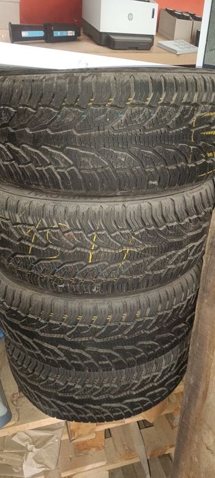 Шини зимові 215/45 R17