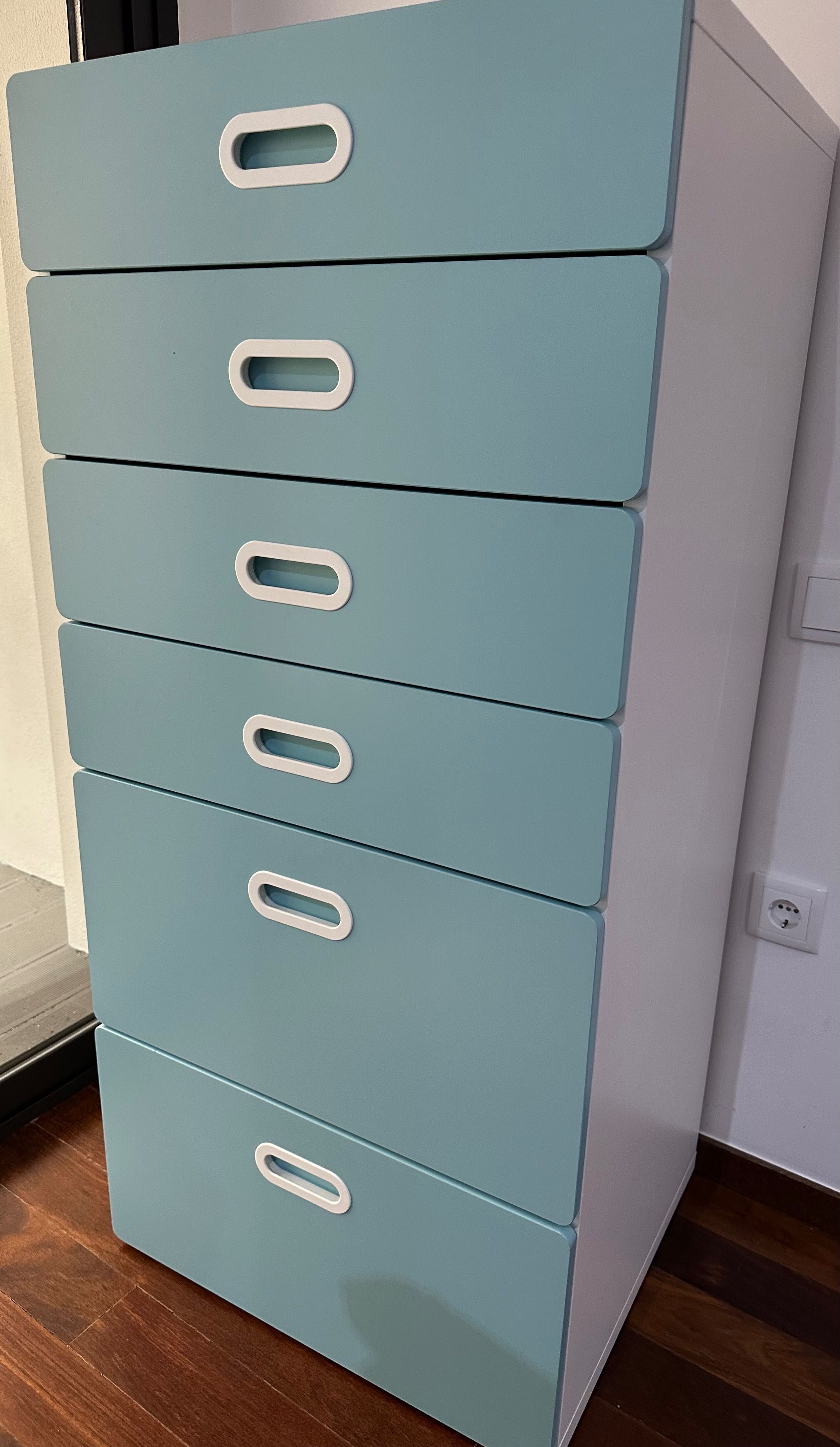 Comoda c/6 gavetas Como nova